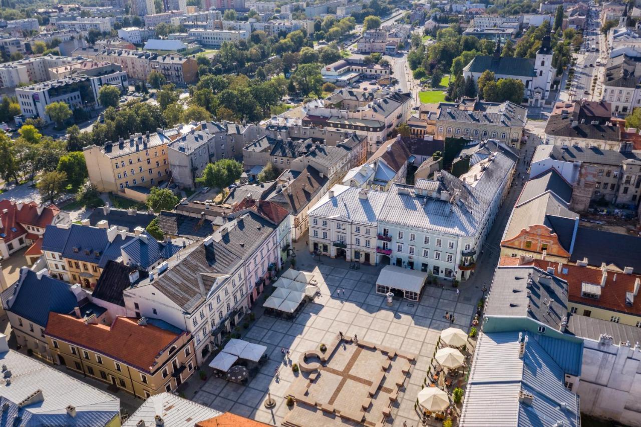 Апарт отель Kamienica Szefferow 1848 R. Пётркув-Трыбунальский Экстерьер фото