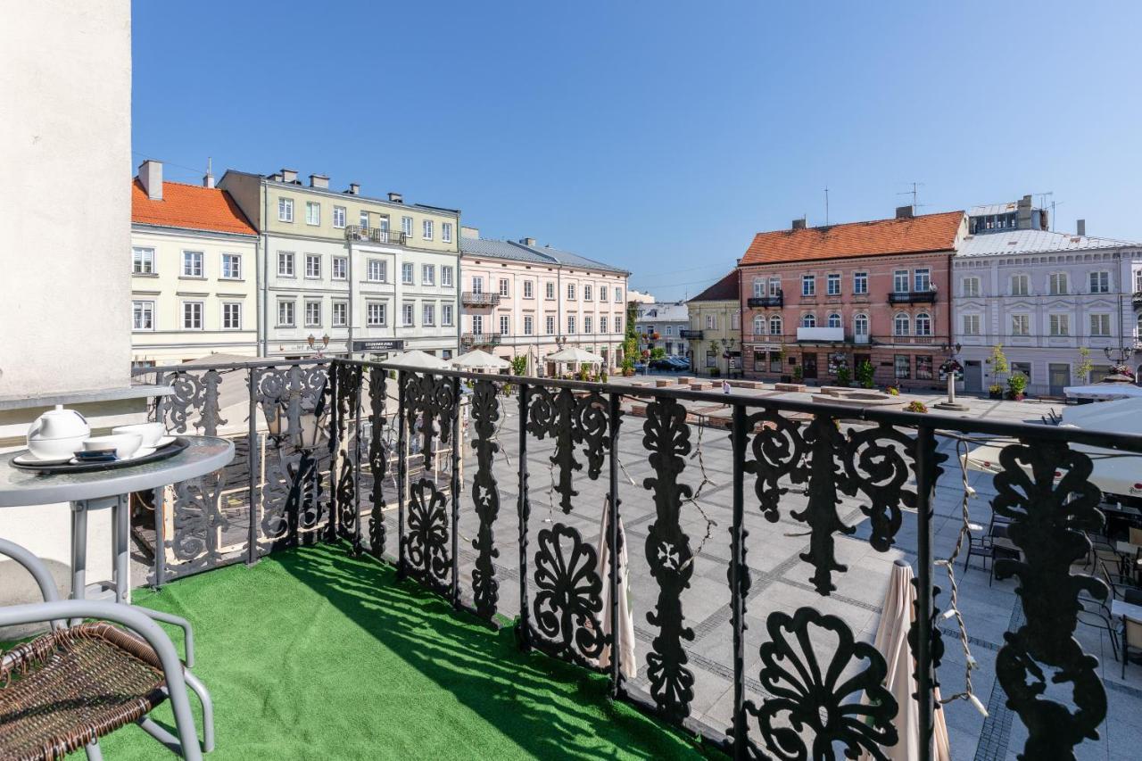 Апарт отель Kamienica Szefferow 1848 R. Пётркув-Трыбунальский Экстерьер фото